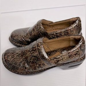 B.O.C Brown and Black animal print clogs. Like new. Sz 9